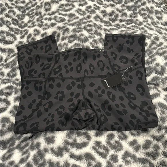 Torrid capri leggings - Picture 2 of 15